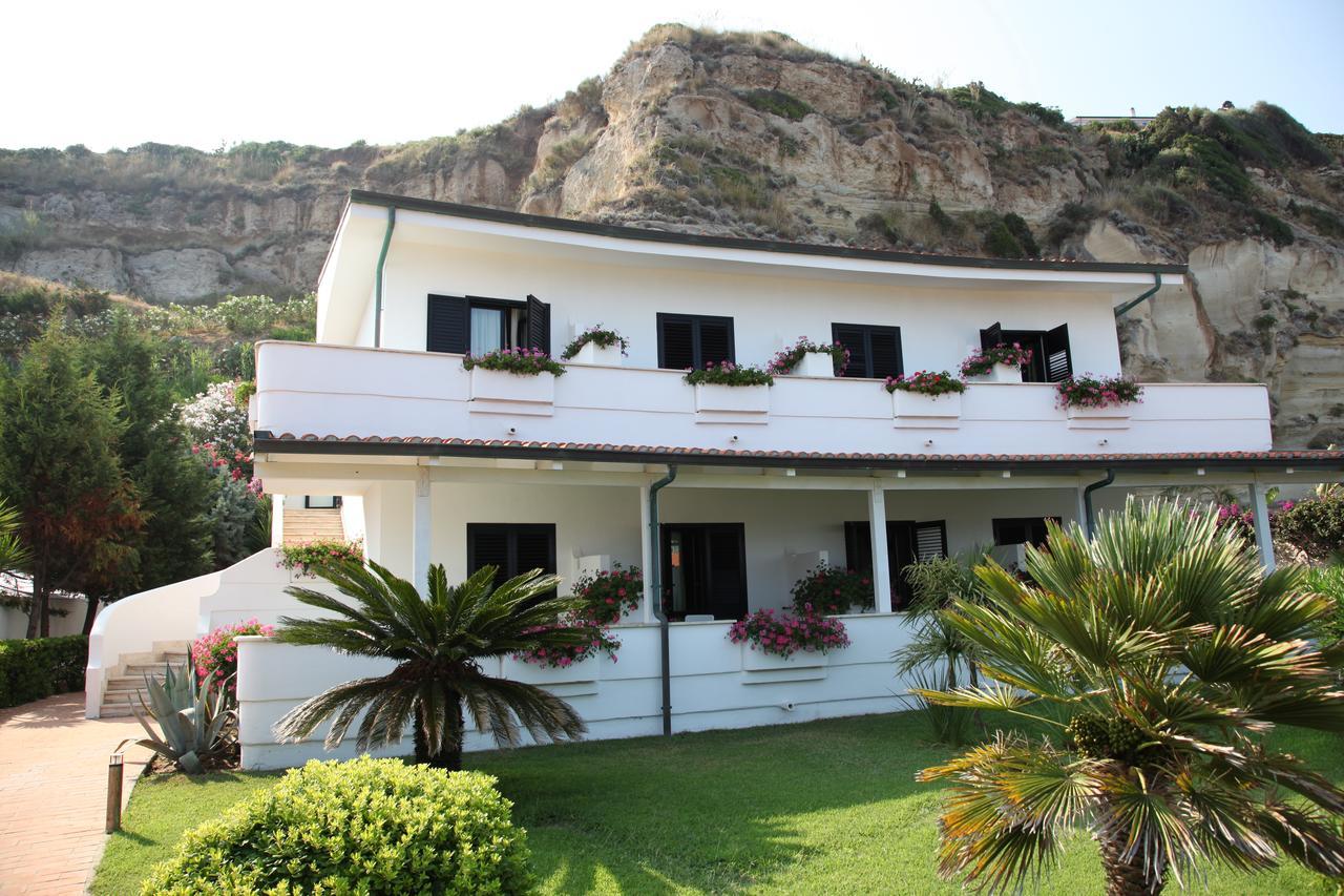 Borgo Di Riaci Beach Resort Санта-Доменика Экстерьер фото